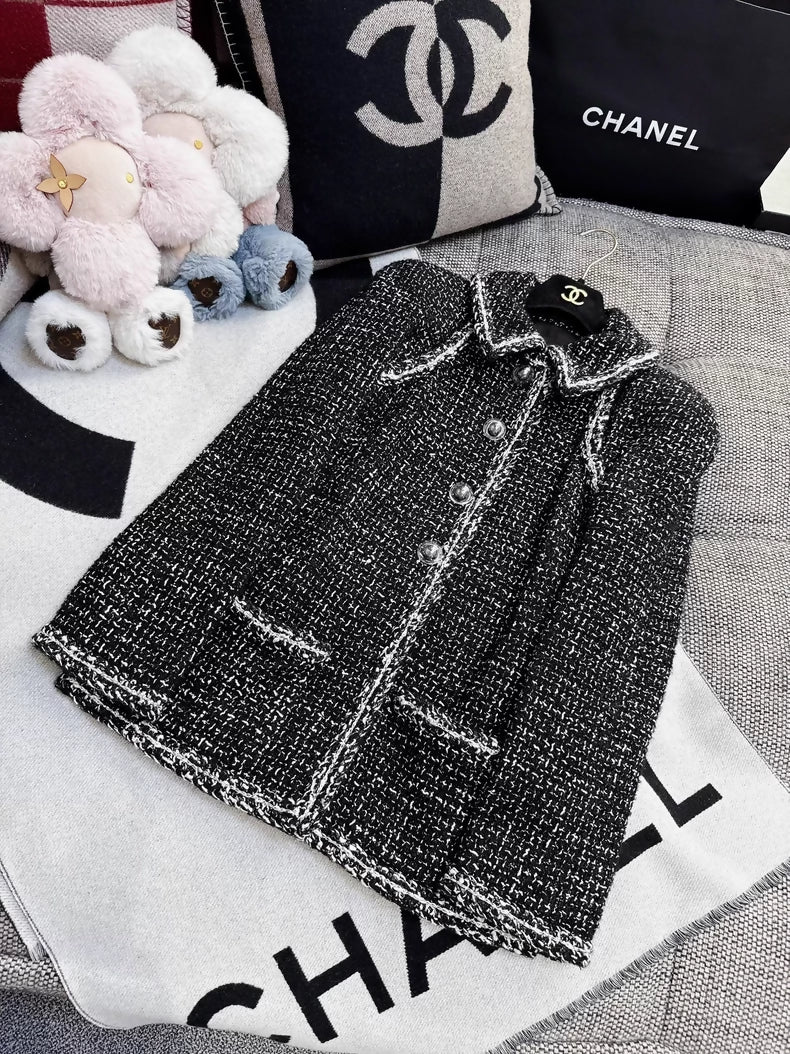Chanel 17K Black and White Tweed Pearl-Buttoned Jacket