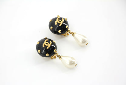 Chanel Vintage 96C Resin Dot Black Bean Imitation Pearl Dangle Clip-on Earrings