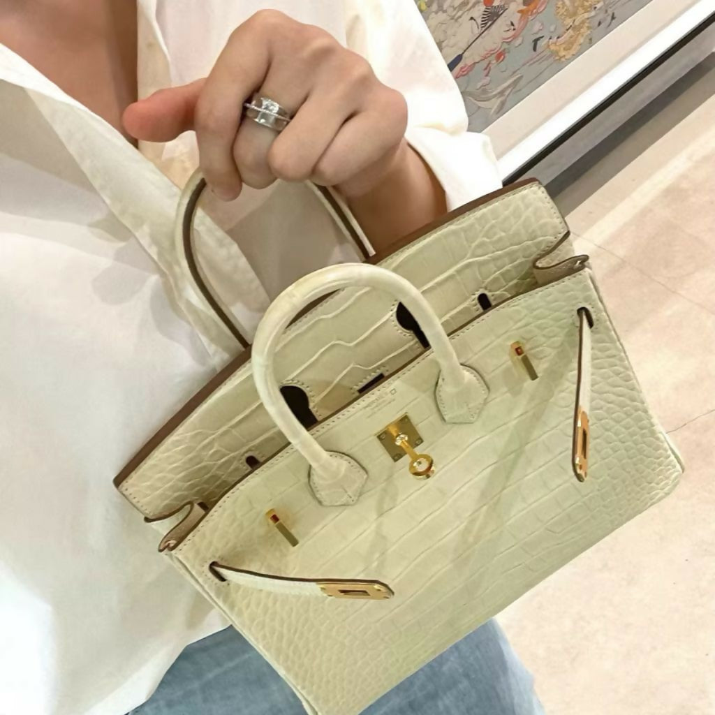 Hermès Birkin 25 Vanille Matte Alligator Gold Hardware – Wararni.com