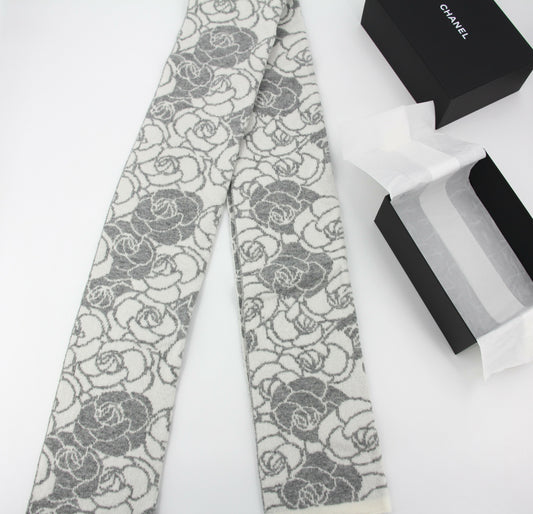 Chanel 23K Cotton Knitted Grey-white Camellia Scarf