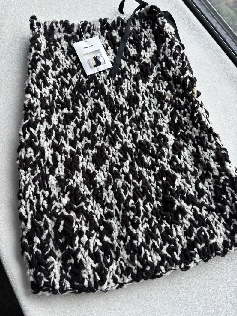 Chanel 24K brown and white knitted skirt