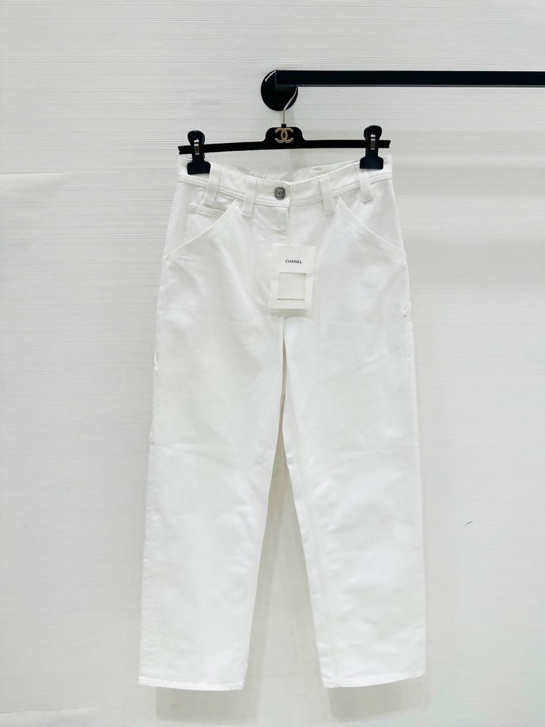 Chanel 26P white jeans, F34