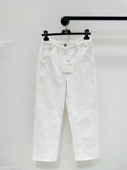 Chanel 26P white jeans, F34