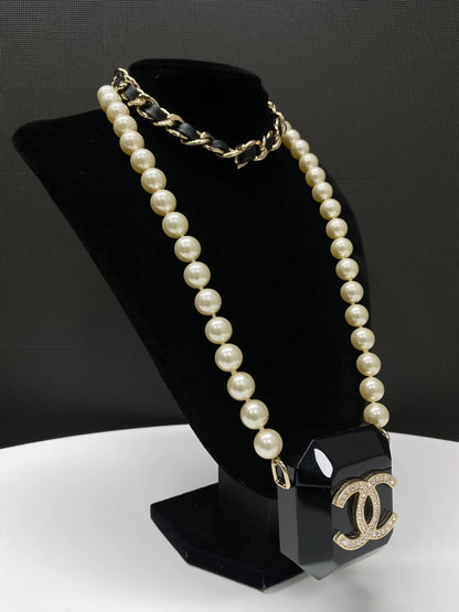 Chanel 21B Pearl Black Headphone Bag necklace