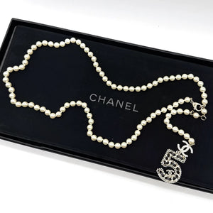 If you're interested in the Chanel 5-shaped leather pendant pearl necklace,