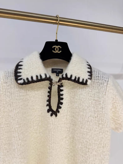 Chanel 25N ecru  Collar Top with Bow and Rhinestone Button