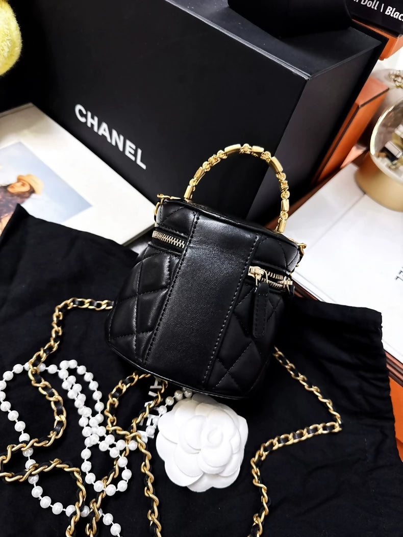 Chanel Fall/Winter 2022 Black quilted enamel mini bag