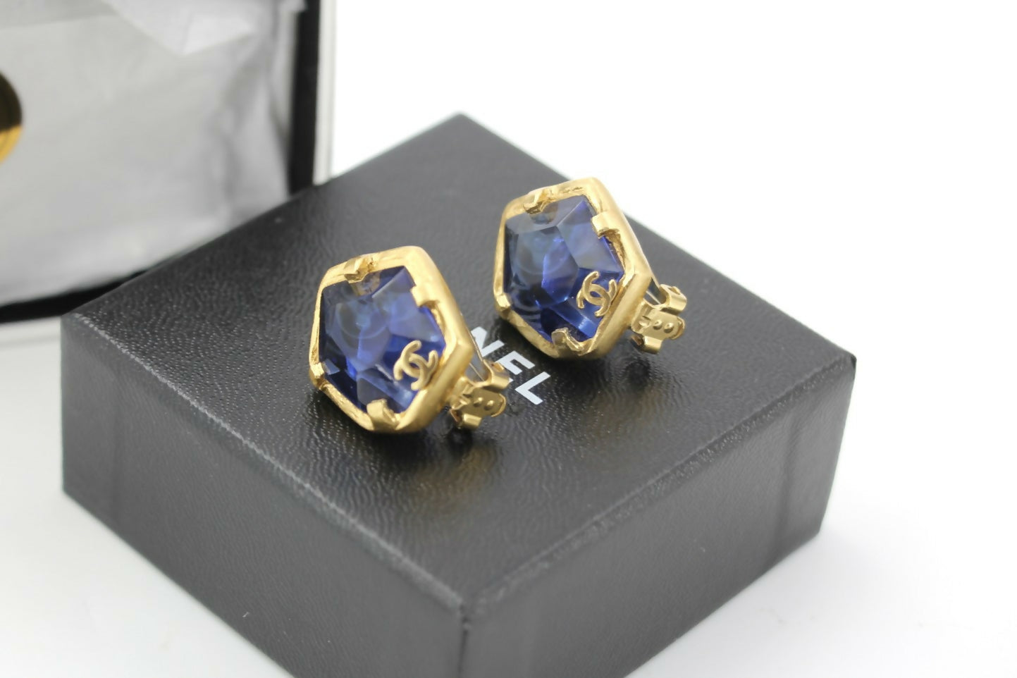 Chanel 01A Gripoix Blue Gold-Plated Clip-on Earrings