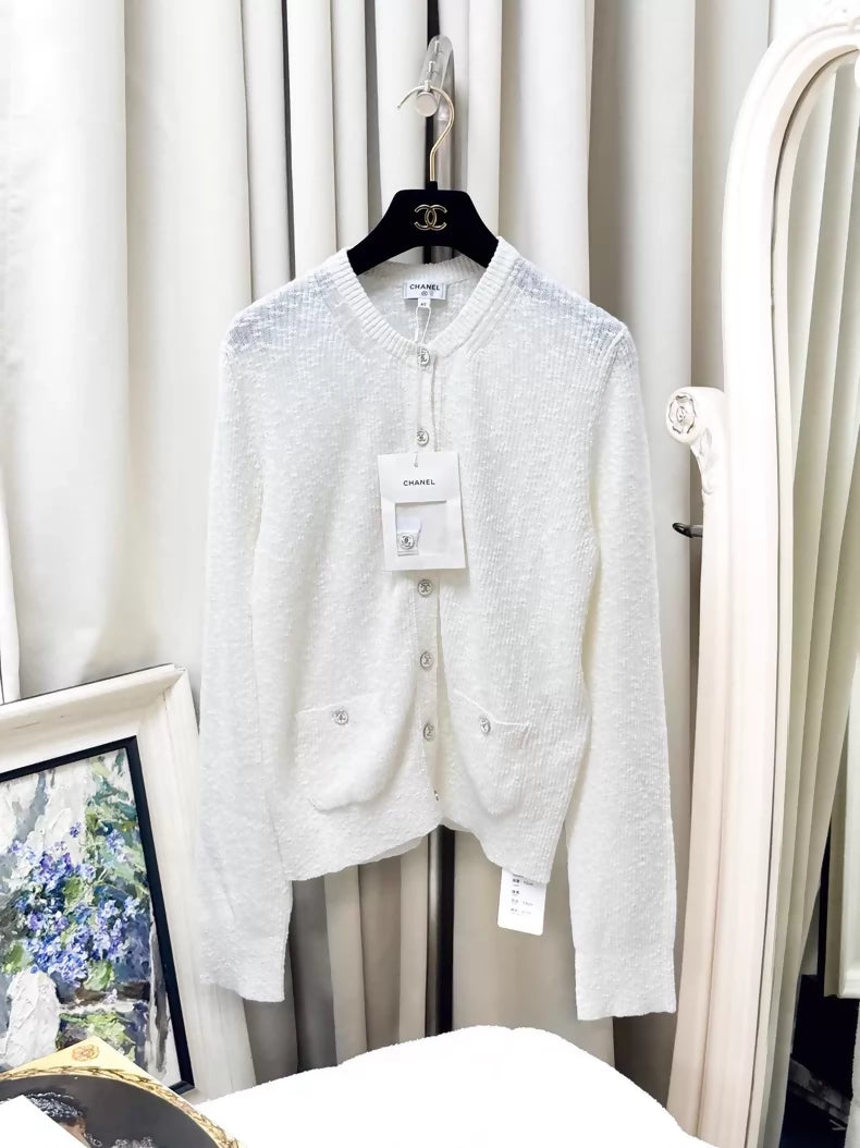Chanel 25M white knit cardigan
