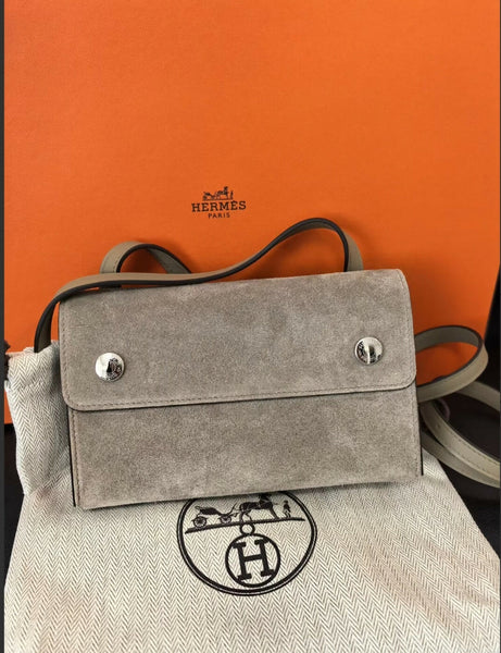 Hermès Snap Wallet Gris Doblis Suede Small Bag - Wararni – Wararni.com