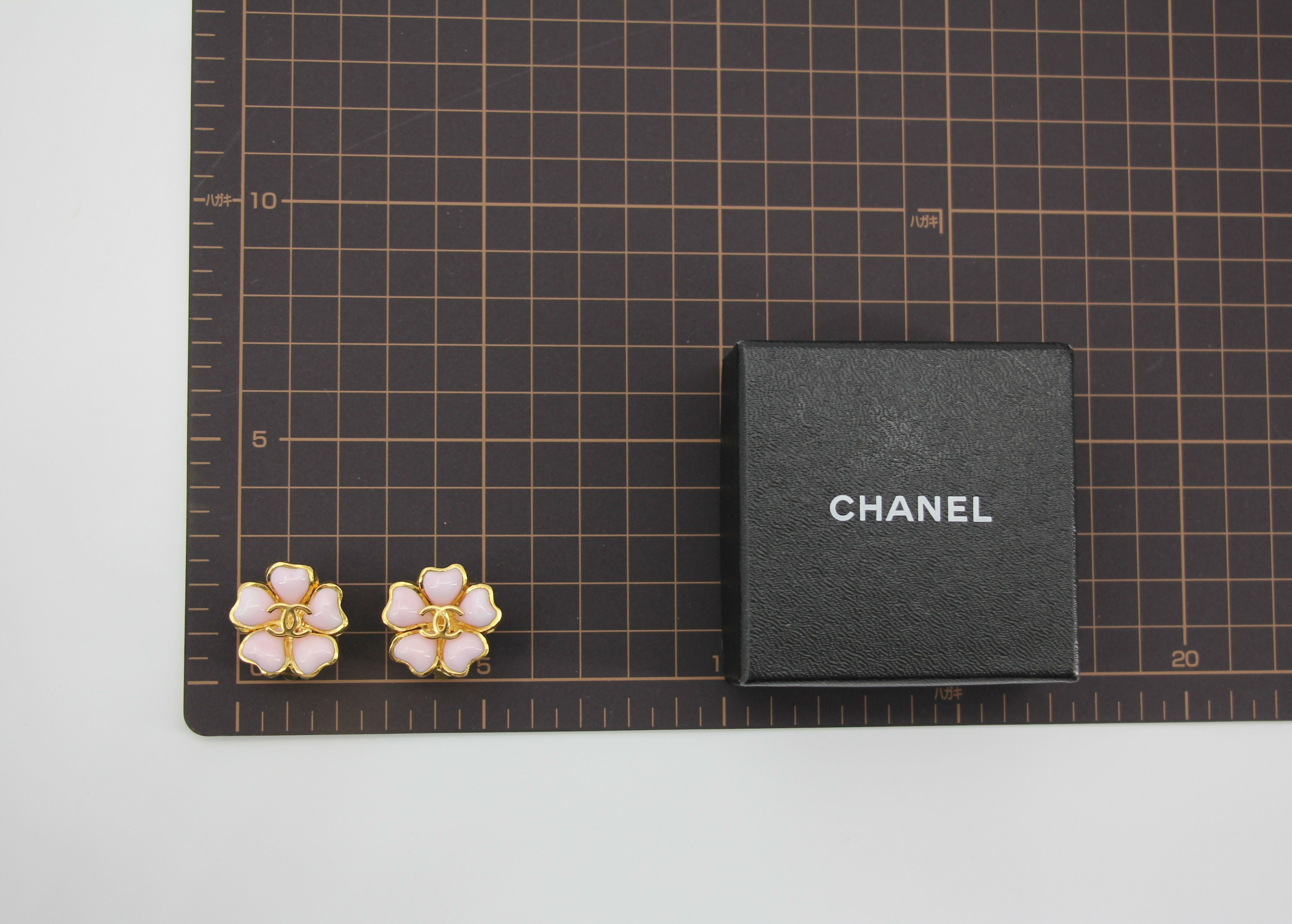 Chanel Vintage 97P Gripoix Gold-plated Pink Camellia Clip-on