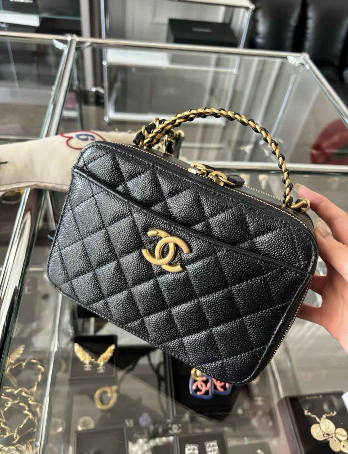 CHANEL CHANEL 22S LETTER TOP HANDLE SMALL VANITY CASE CAVIAR BLACK BRUSHED GHW - Small Crossbody Bag - Secondhand luxury from Wararni