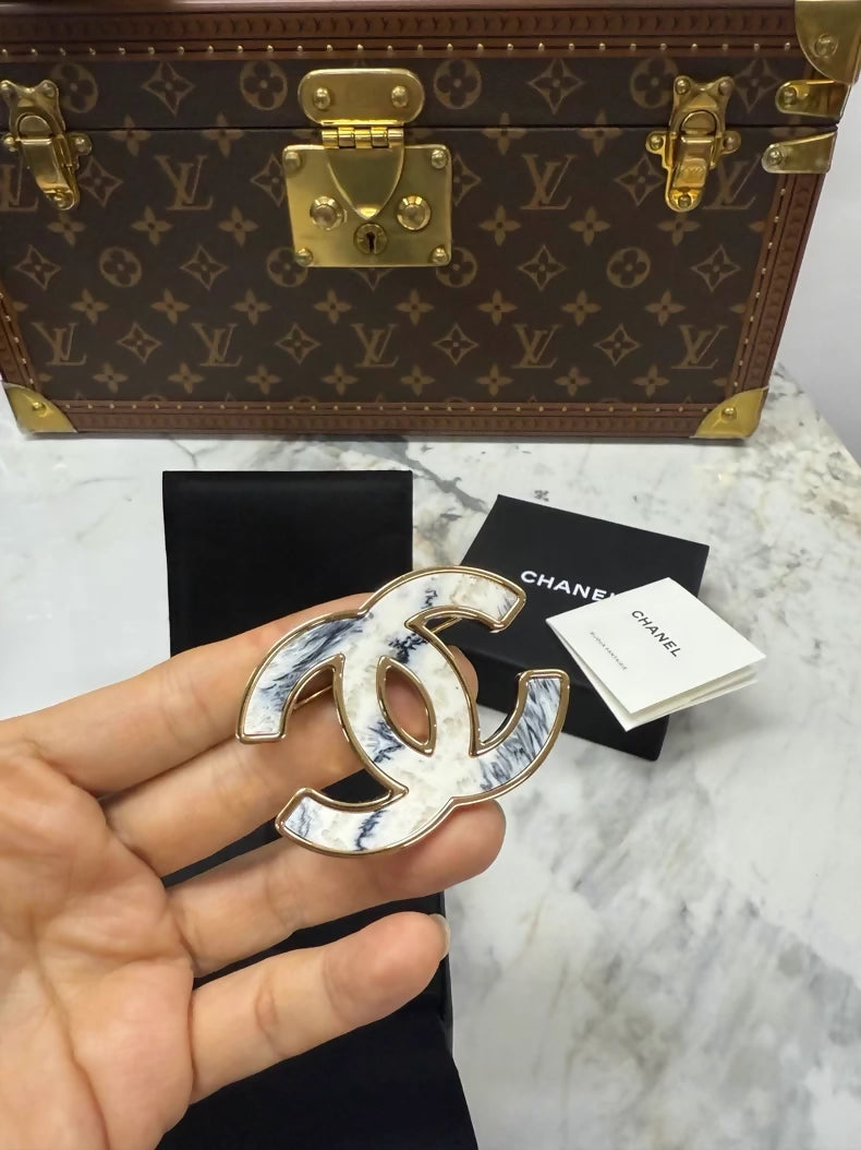 Chanel 23A Exquisite marble double C brooch