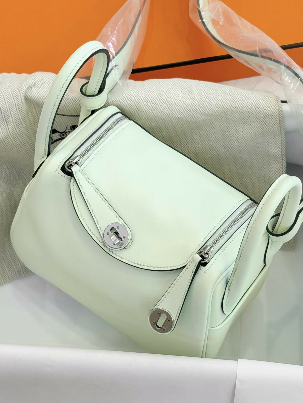 Hermès Mini Lindy Vert Criquet / Mint Green Swift Leather with Hardware