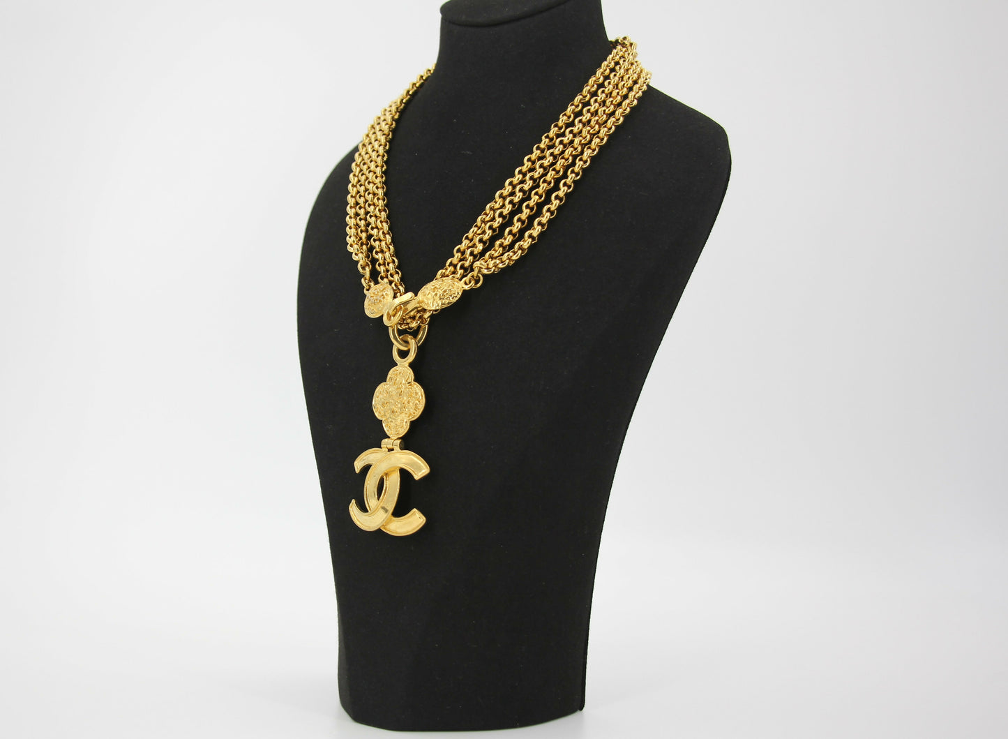 Chanel Vintage 95A Gold-plated Plain Gold Floral Long Necklace