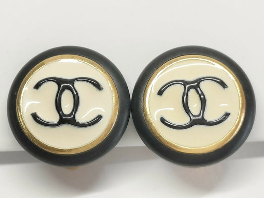 Chanel Vintage 97P Enamel Black & White Round Bean Clip-on Earrings