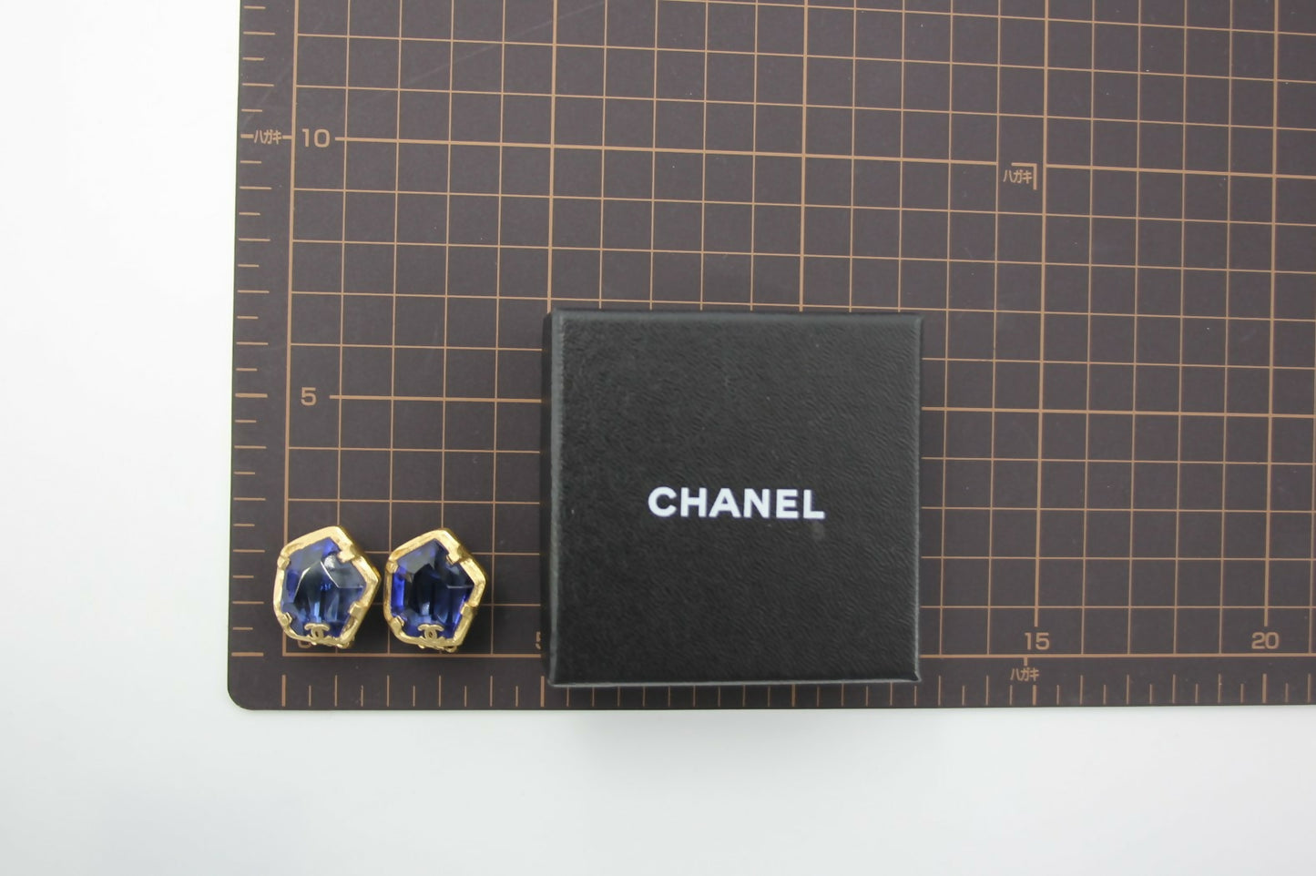 Chanel 01A Gripoix Blue Gold-Plated Clip-on Earrings