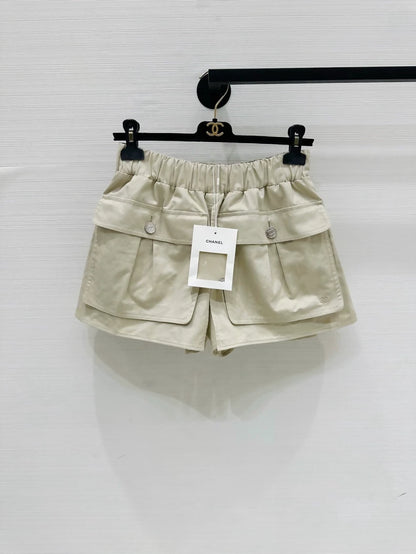 Chanel 26P beige cargo skirt/shorts with large pockets