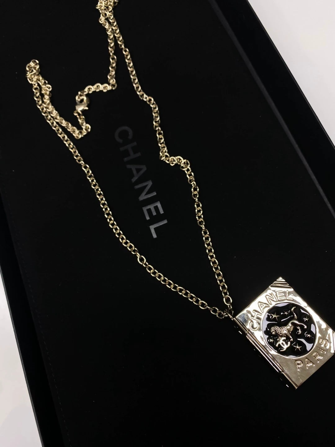 Chanel 22P lion magic book long necklace