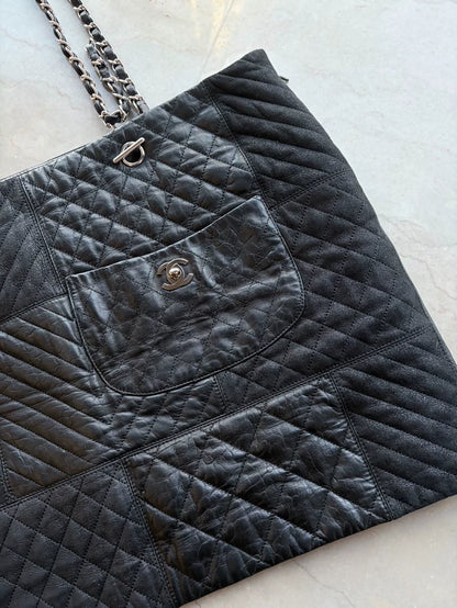 Chanel 10A lambskin black leather mini skirt with detachable chain