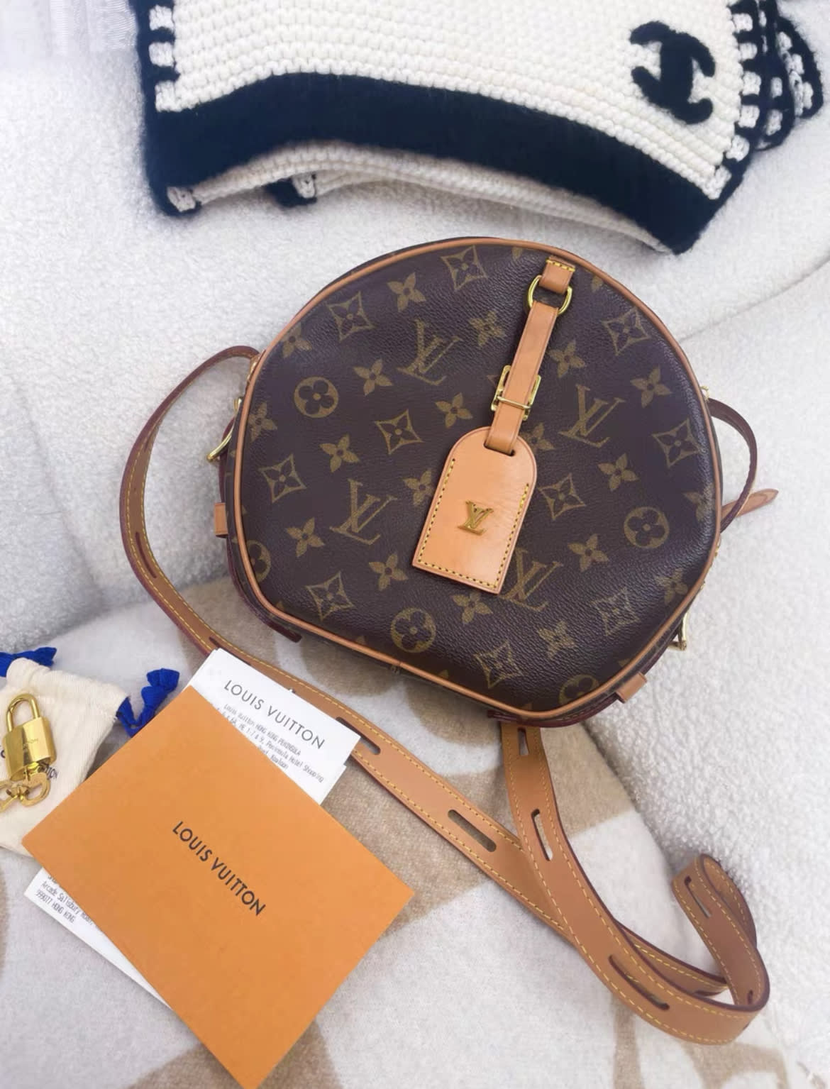 LOUIS VUITTON Louis Vuitton BOITE CHAPEAU SOUPLE  Crossbody MM Monogram - Small Crossbody Bag - Used fashion item from Wararni