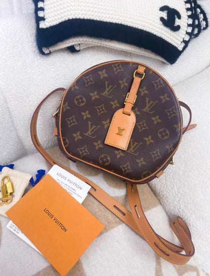 LOUIS VUITTON Louis Vuitton BOITE CHAPEAU SOUPLE  Crossbody MM Monogram - Small Crossbody Bag - Used fashion item from Wararni