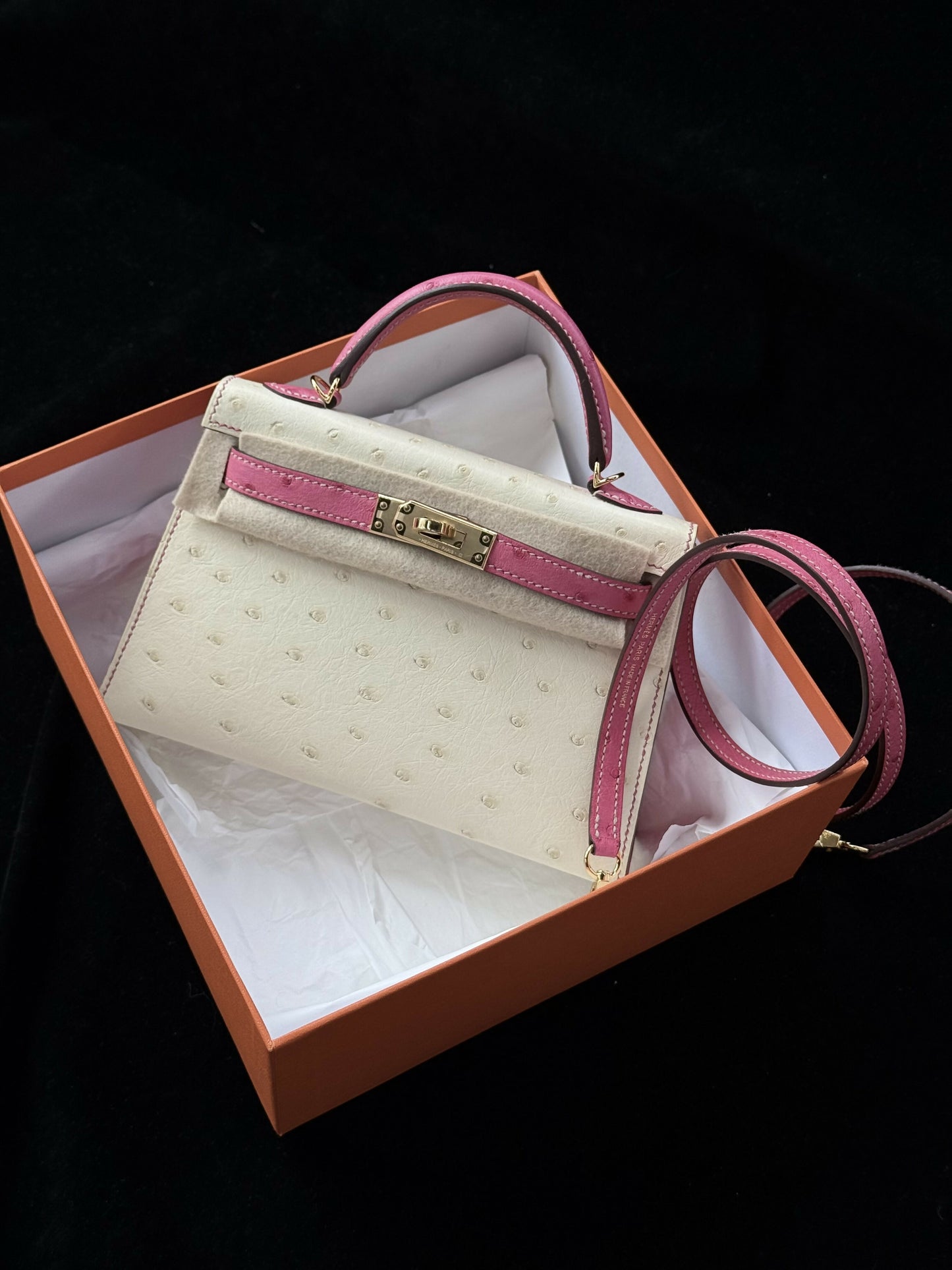 Hermès Mini Kelly 20 (20) Craie & Bubblegum Pink Ostrich with Gold Hardware