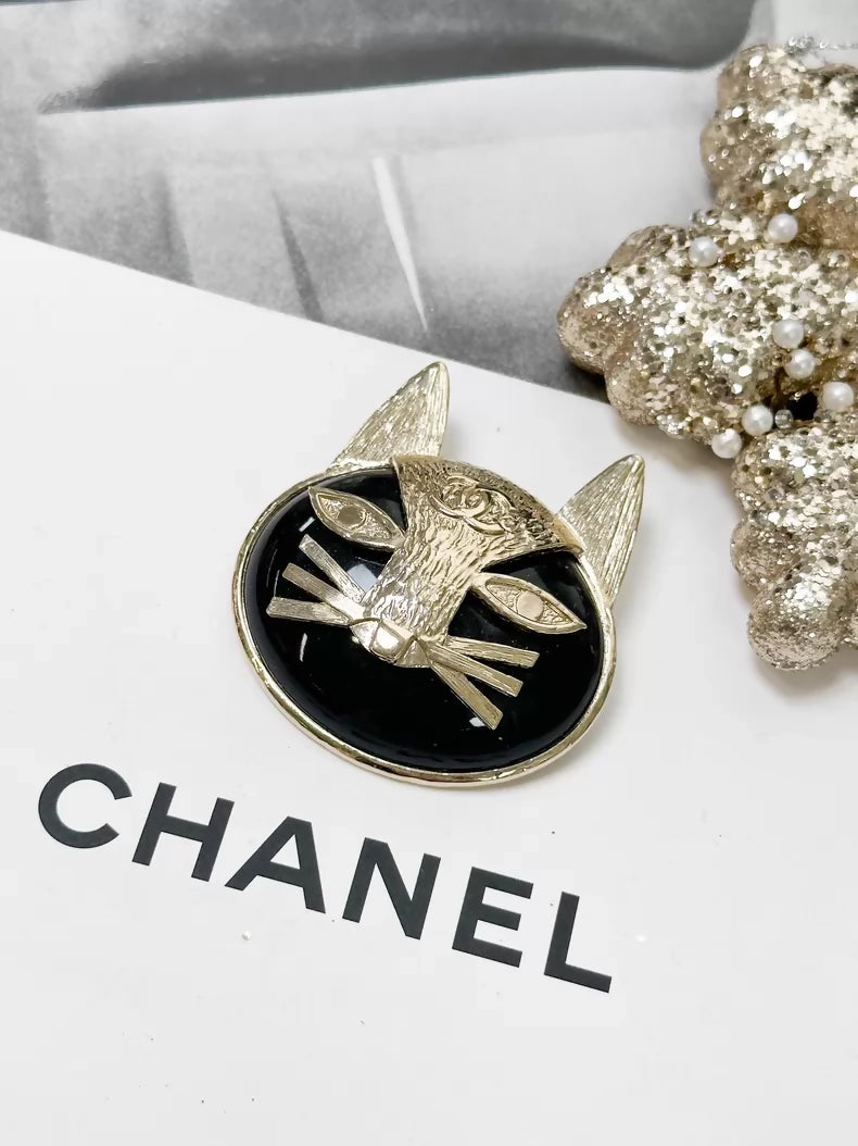 Chanel 19A black and gold double C logo cat brooch