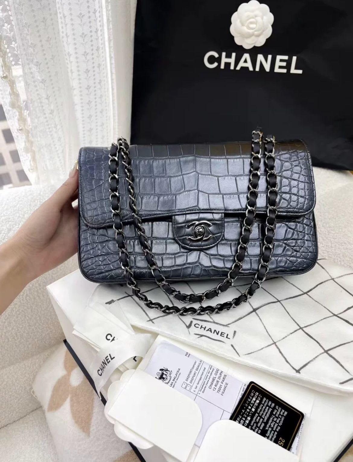 CHANEL RARE CHANEL CLASSIC FLAP BAG IN ALLIGATOR - Medium Crossbody Bag - Used fashion item from Wararni