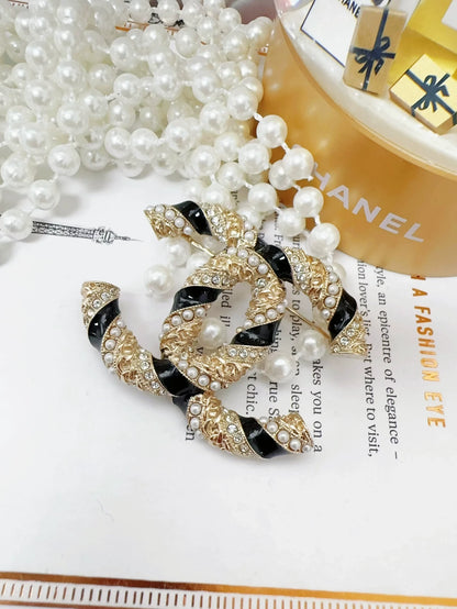 Chanel 21C double C brooch