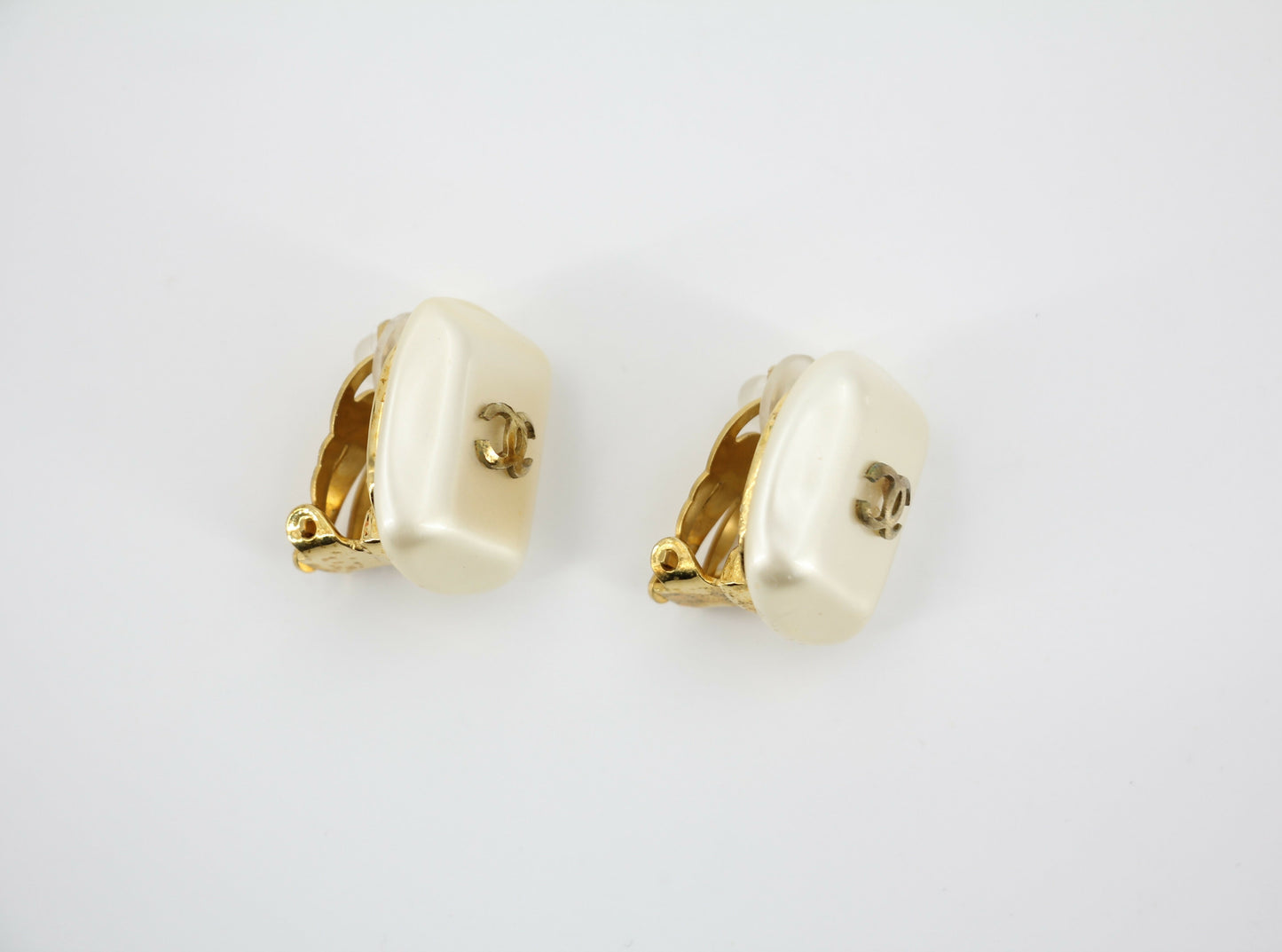 Chanel Vintage 95A Imitation Pearl Rectangular CC Clip-on Earrings