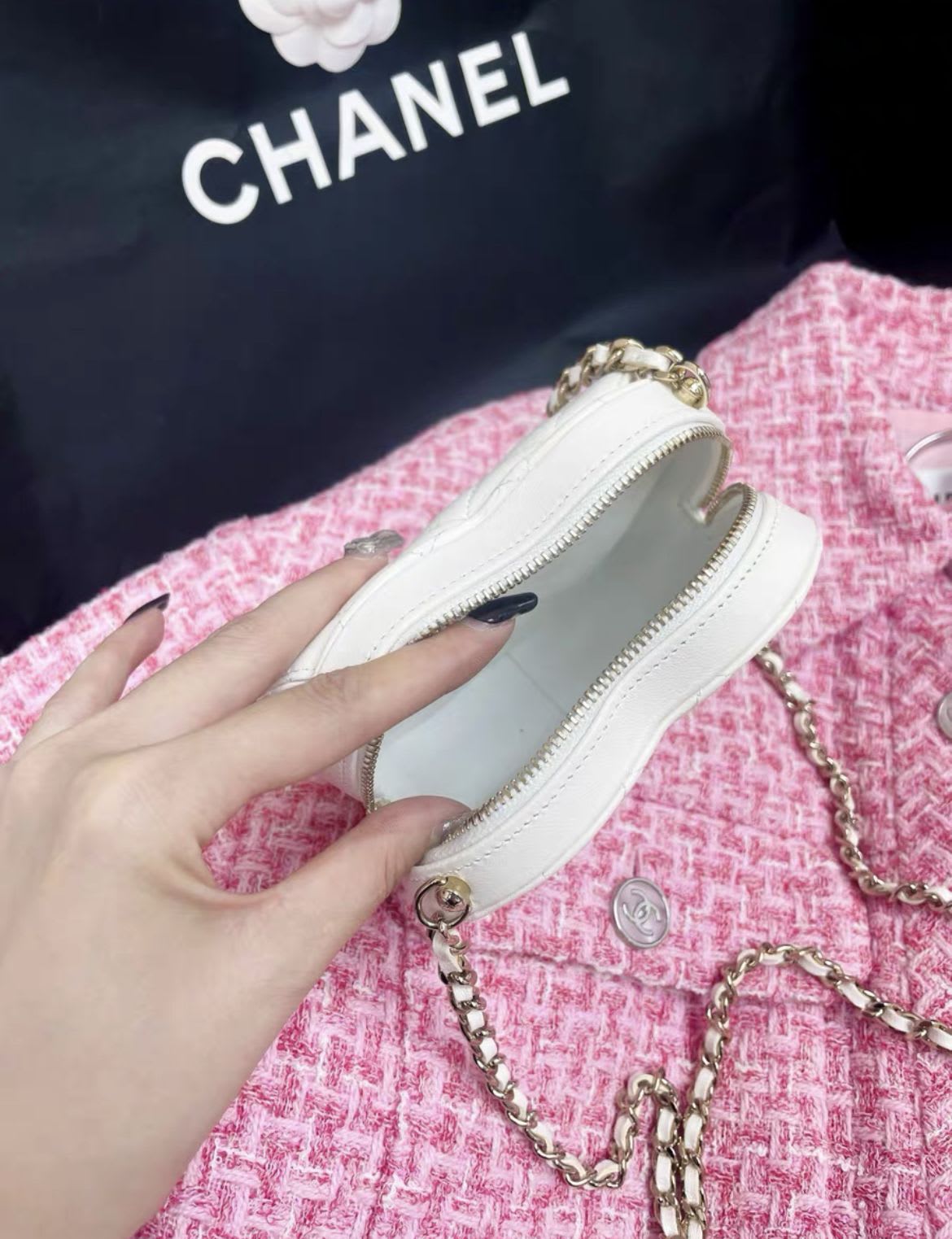 Chanel 22S white small heart bag