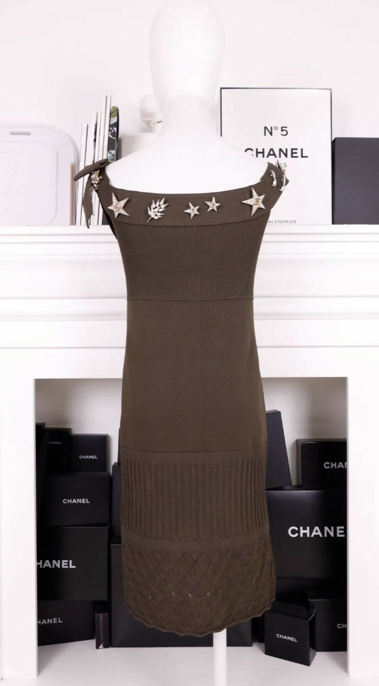 Chanel 2008 Spring/Summer Green Knitted Multi-Element Rhinestone Brooch Dress