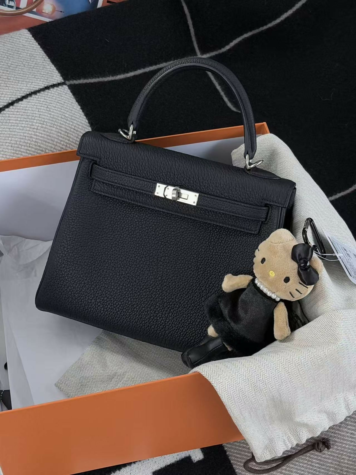Hermès Kelly 25 Noir / Black Togo Leather with Palladium Hardware