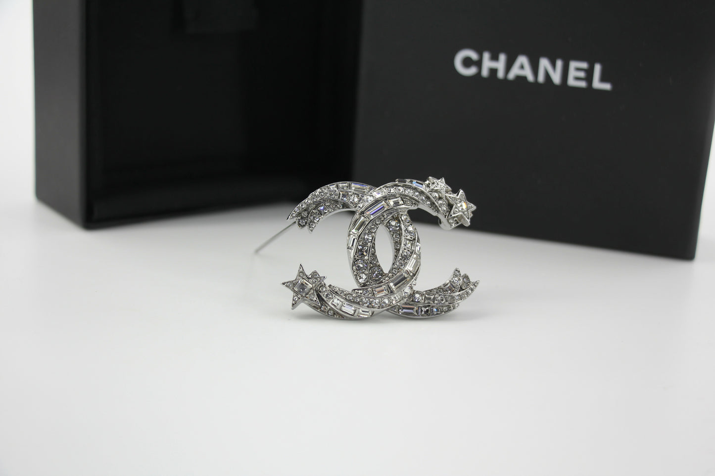 Chanel C21S Rhinestone Metallic Silver Star Twisted Brooch