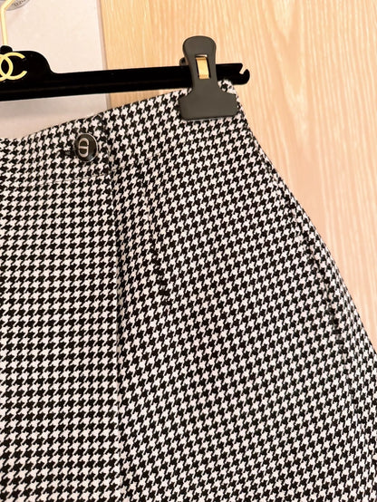 Christian Dior black and white houndstooth skirt-style shorts