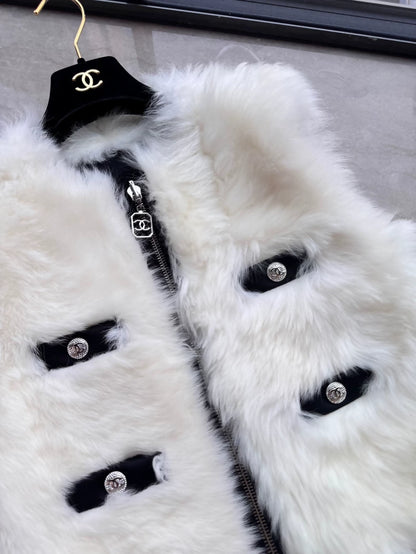 Chanel 23N Reversible fur Vest in black and white