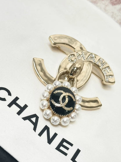Chanel 21A Gold Double C Brooch