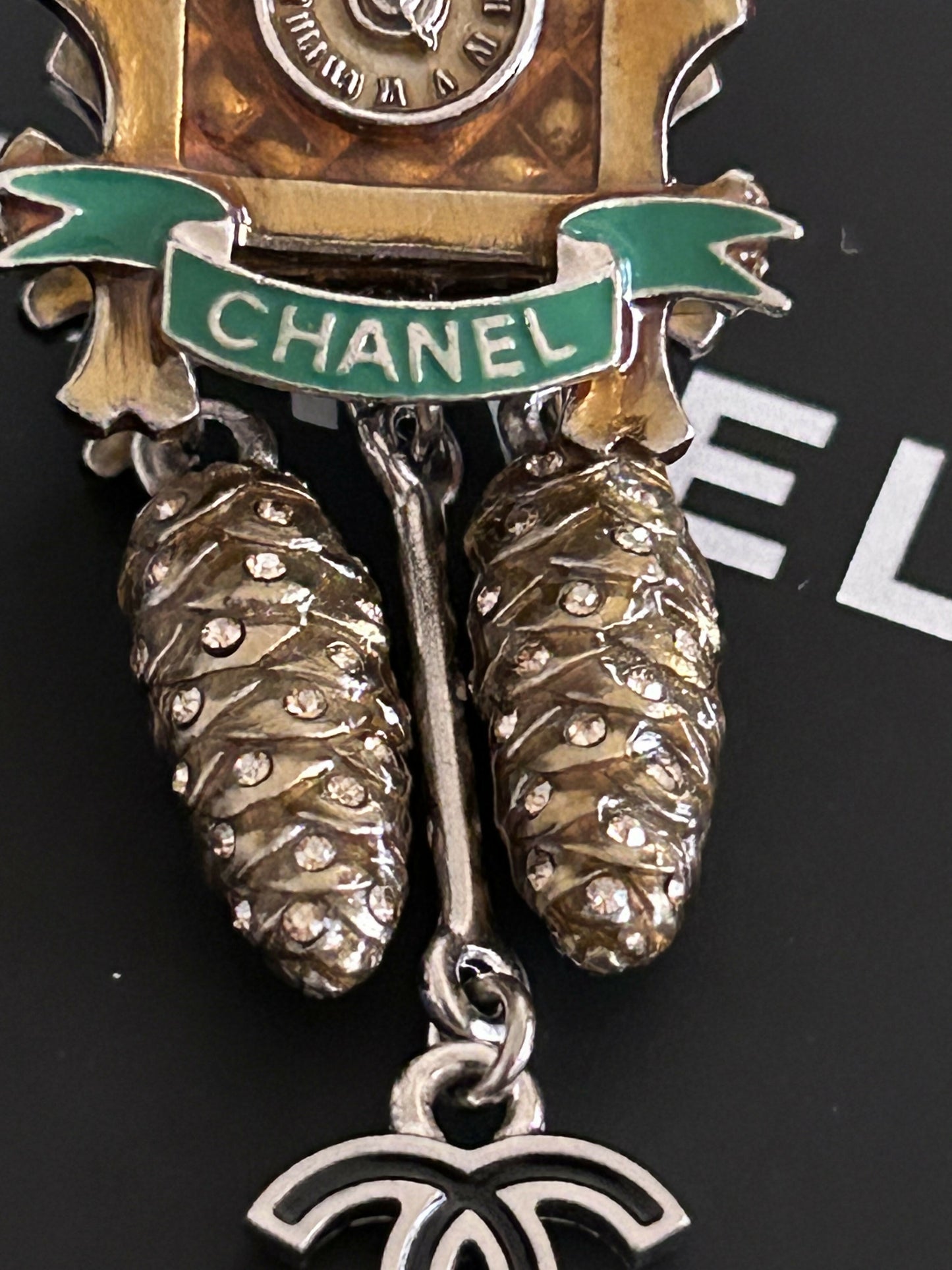 Chanel Métiers d'Art 2015 Salzburg Runway brooch