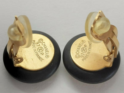 Chanel Vintage 97P Enamel Black & White Round Bean Clip-on Earrings