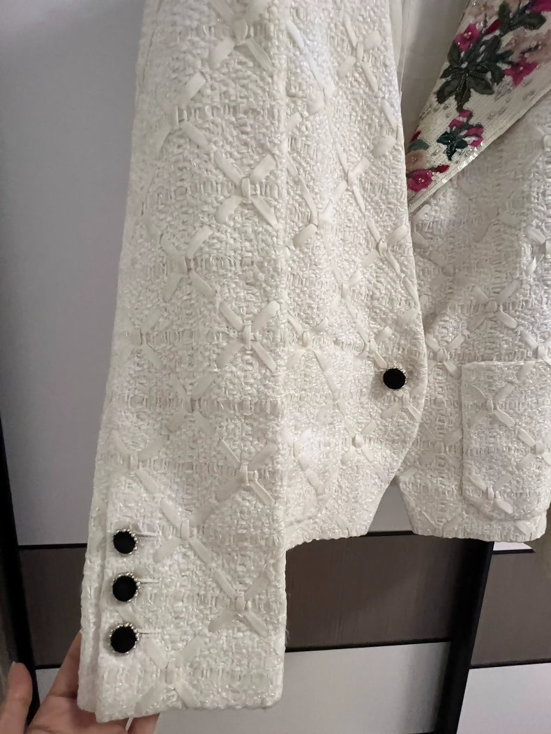 Chanel 21A ecru tweed flowers embroidery jacket