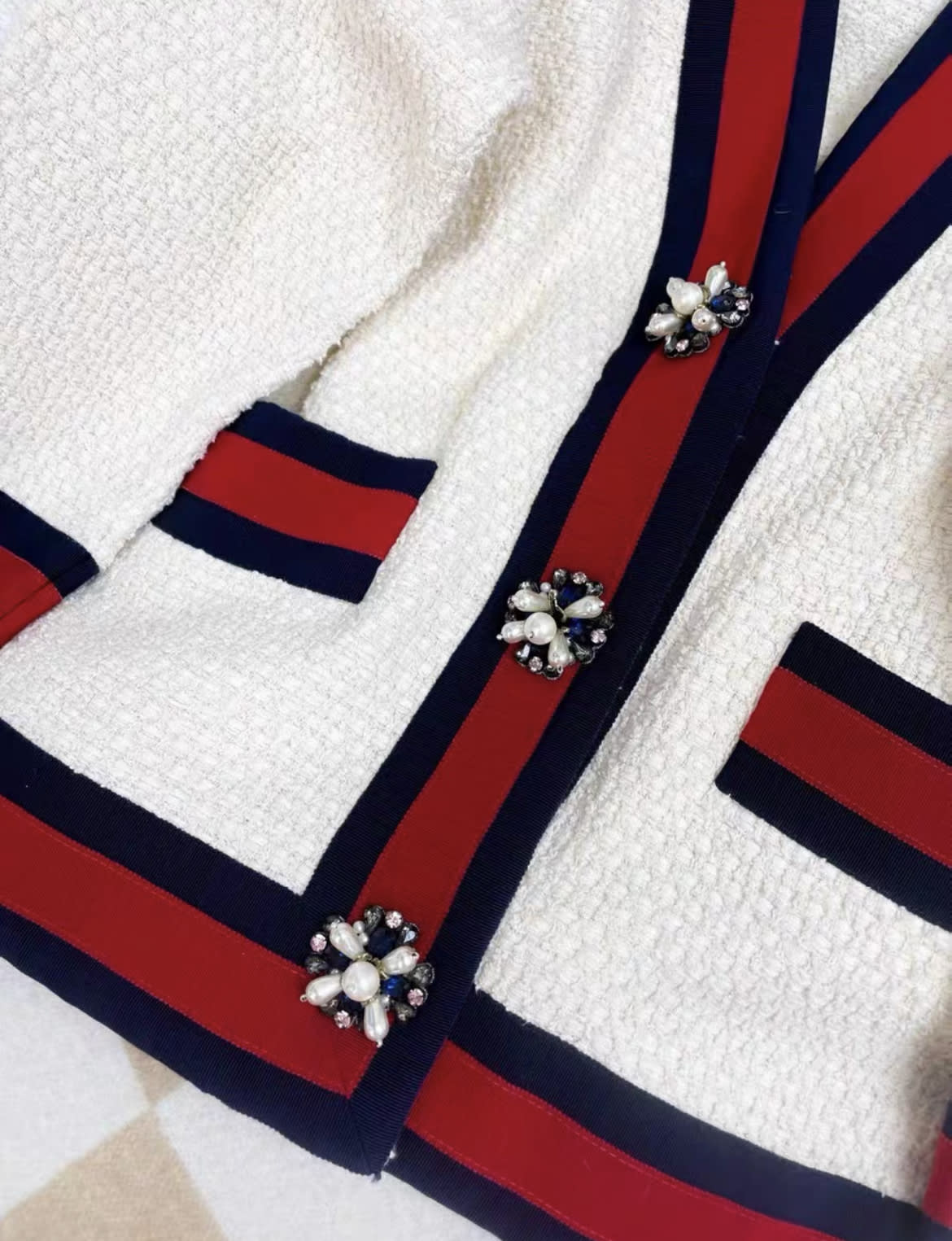 Gucci 40 size classic red and blue edge white gem button cardigan