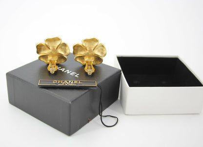 Chanel Vintage 03P Gripoix Green Orange Floral CC Clip-on Earrings