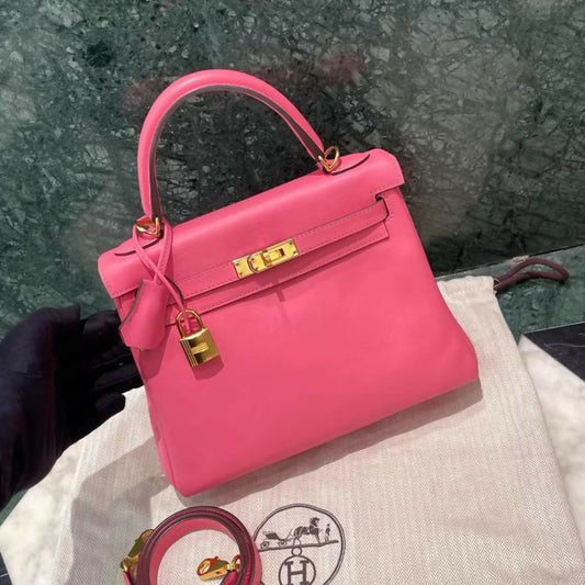 Hermès Kelly 25 – Lipstick Pink Swift Leather with Gold Buckle