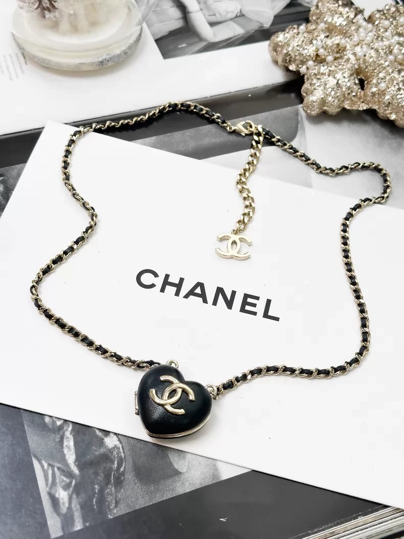 Chanel 22K black and gold heart-shaped lambskin chain necklace