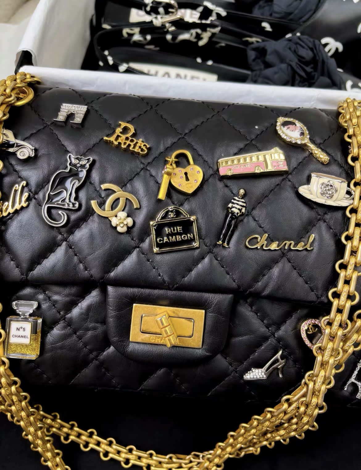 Chanel limited edition badge 2.55 small bag