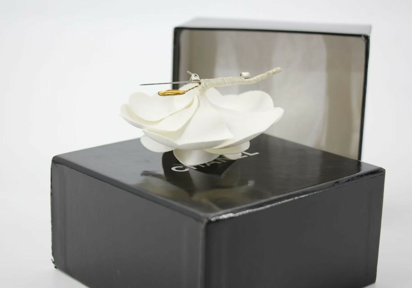 Chanel Vintage 81-85 White Silk Camellia Brooch