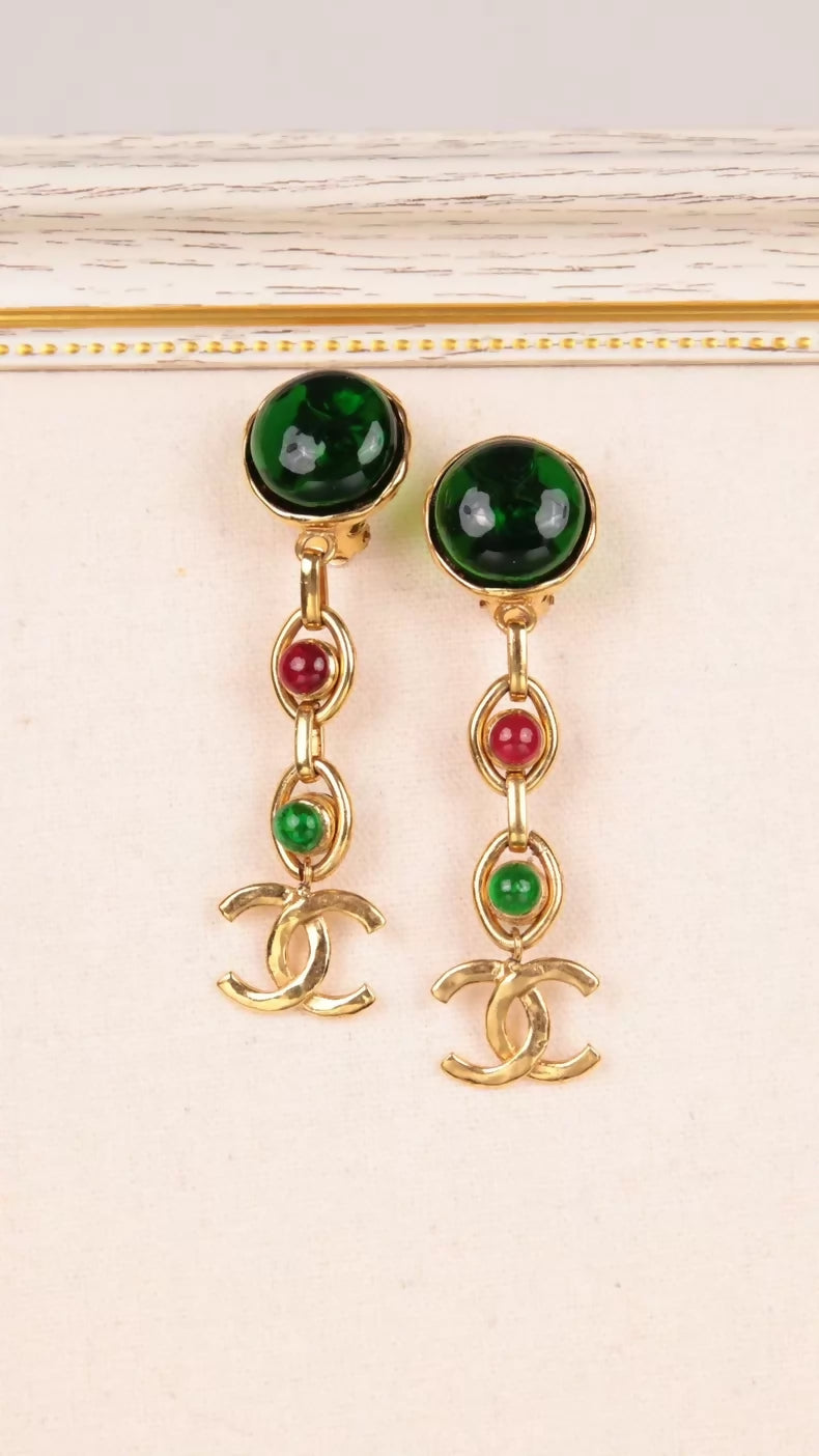 Chanel Red and green glass long clip-on earrings