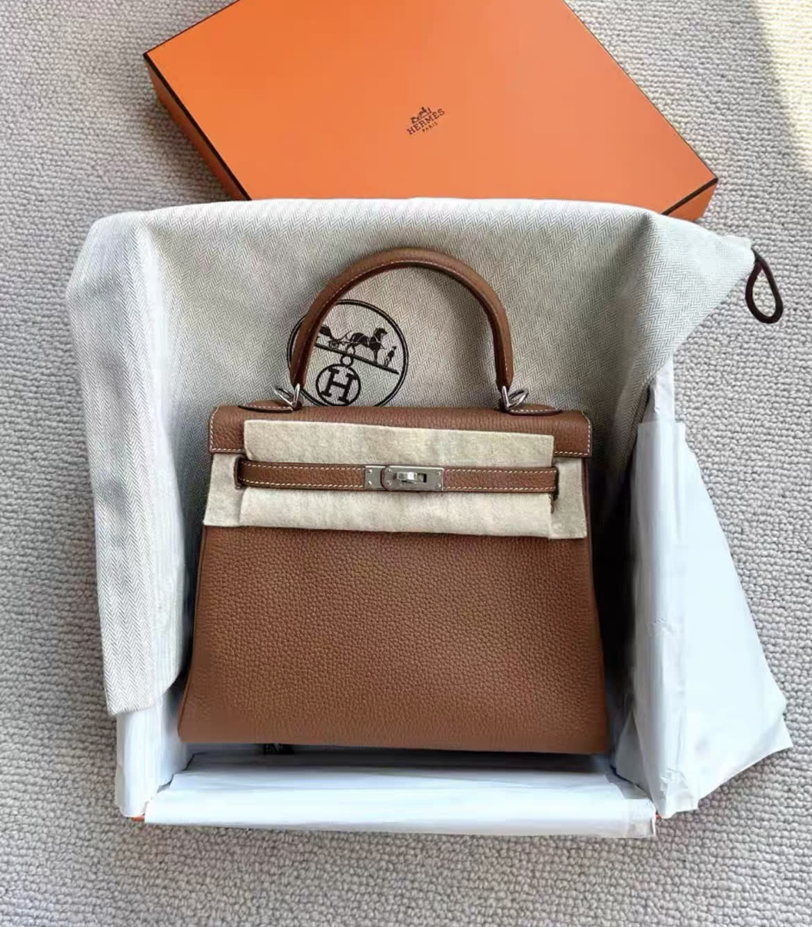 Hermes kelly 25 gold togo leather palladium hardware