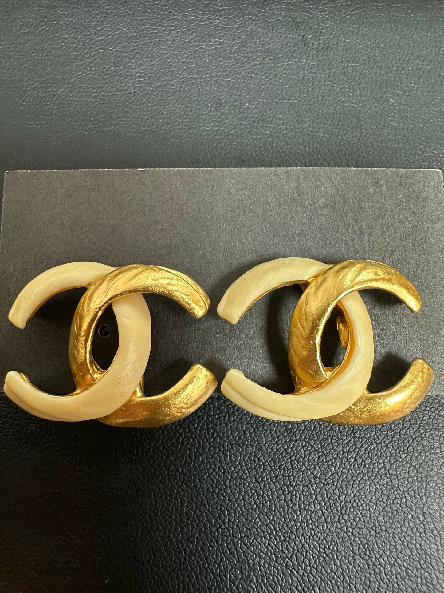 Chanel Vintage 00 Gold Plated CC Logo Clip-on Earrings